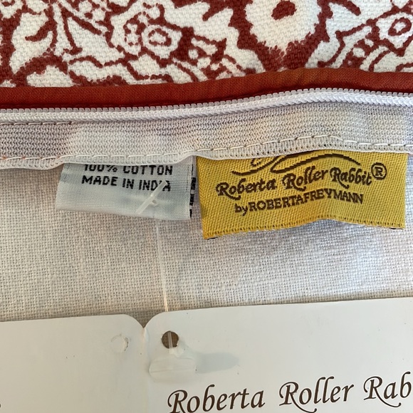 Roberta Roller Rabbit Big Cata pillow cover 22x22 - Picture 5 of 6